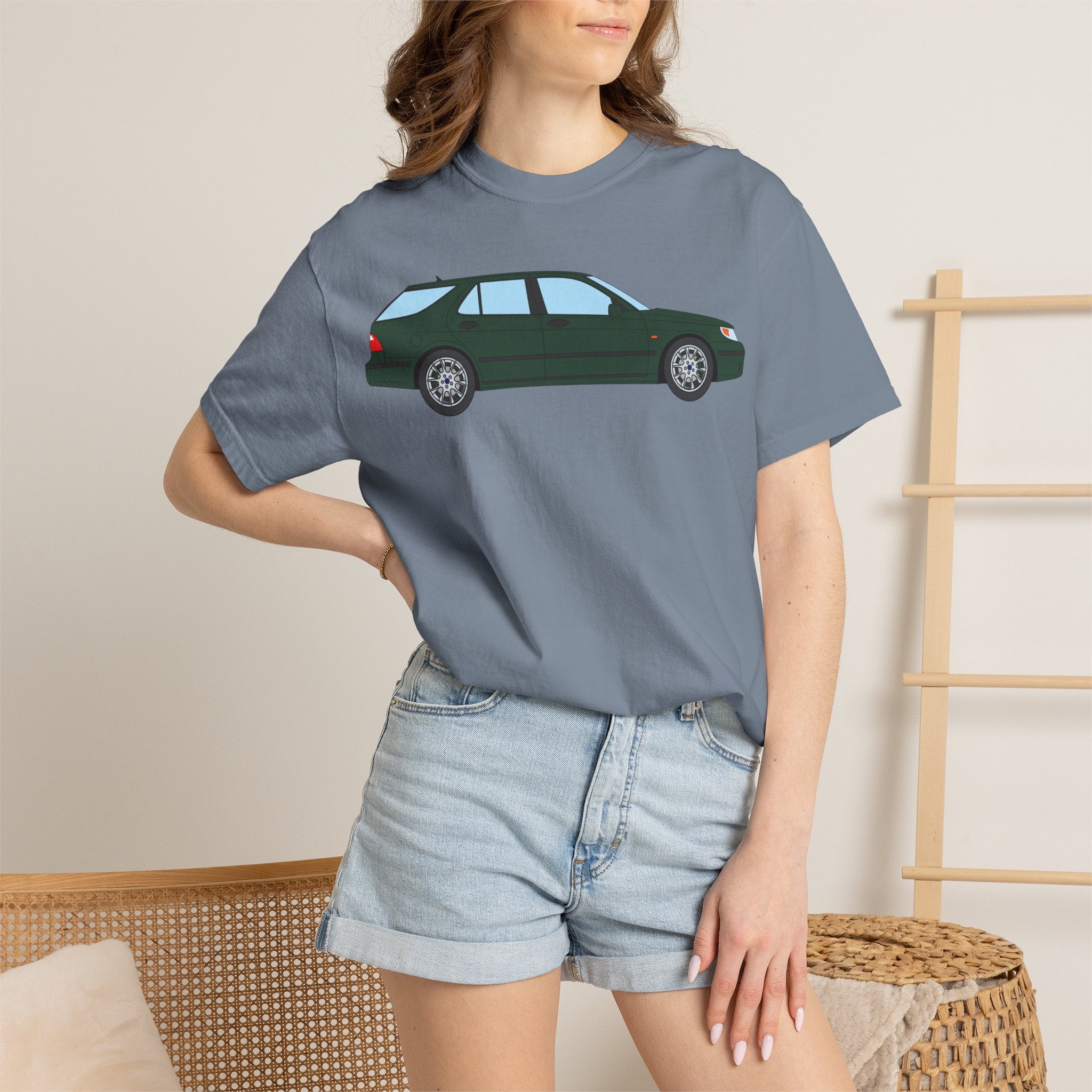 Saab 9-5 OG Aero Wagon Scarabe Green  — T-Shirt — Retro Car Graphic Tee
