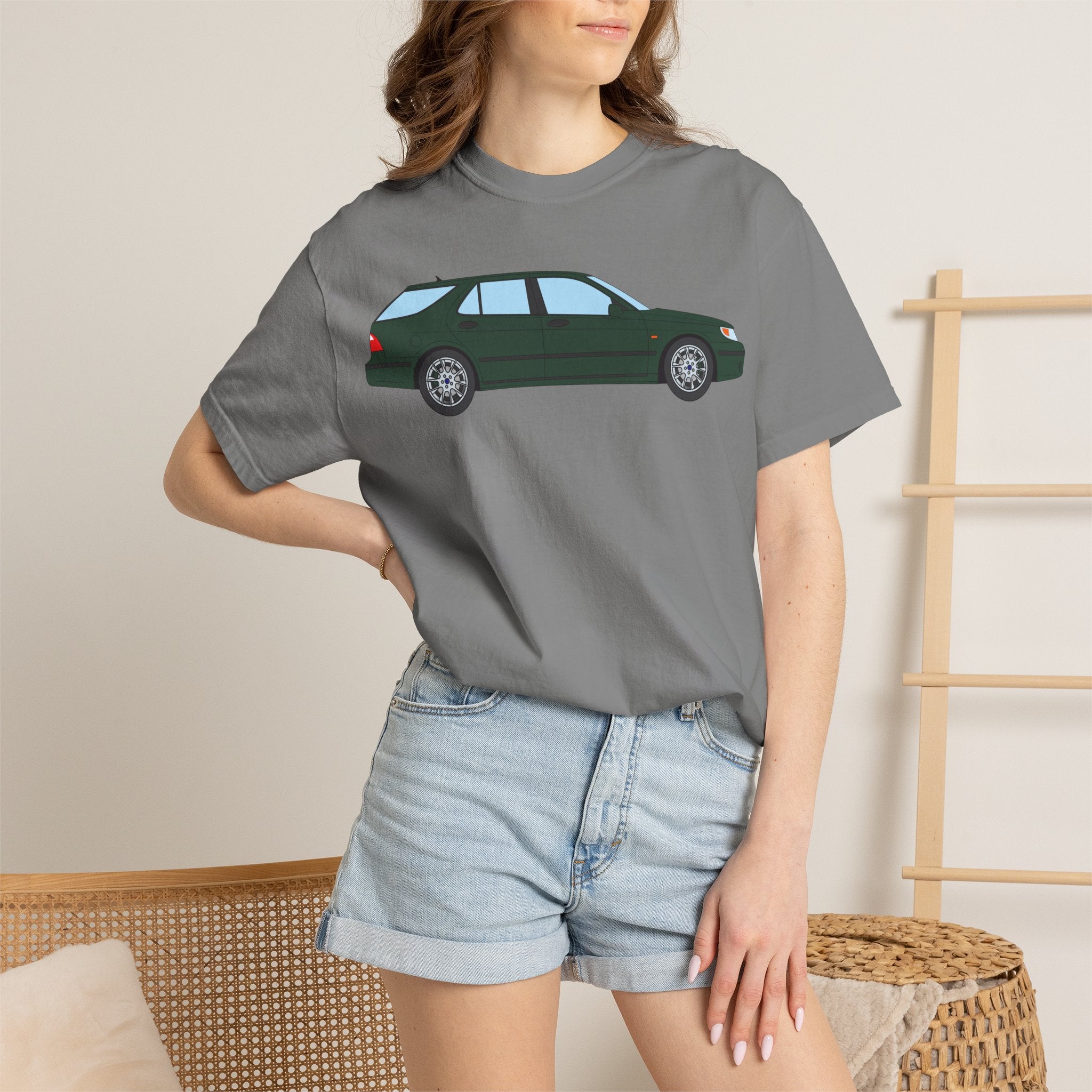 Saab 9-5 OG Aero Wagon Scarabe Green  — T-Shirt — Retro Car Graphic Tee