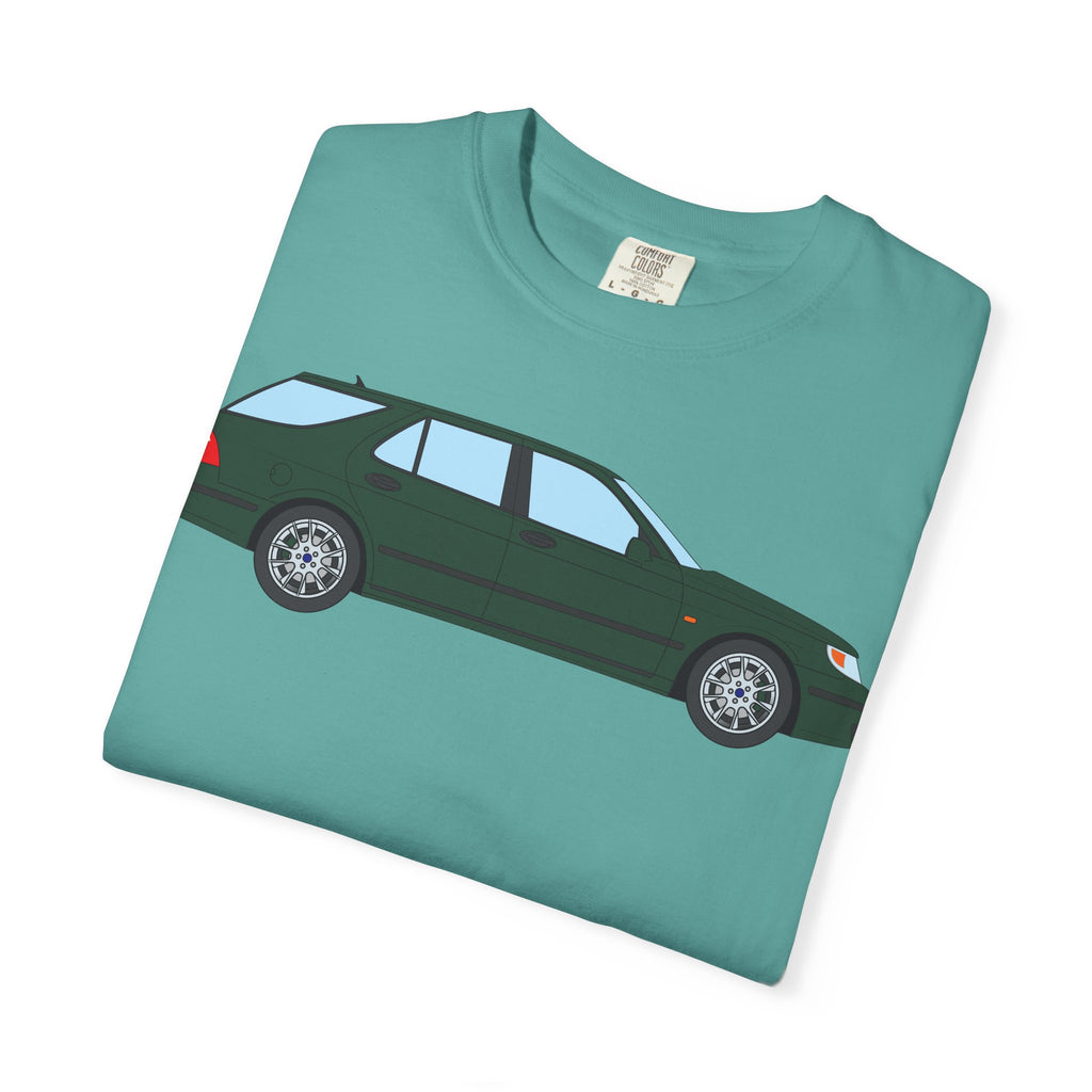 Saab 9-5 OG Aero Wagon Scarabe Green  — T-Shirt — Retro Car Graphic Tee
