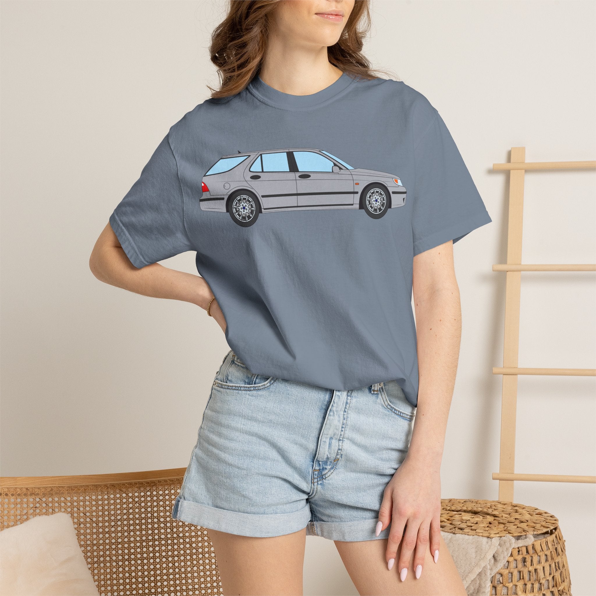 Saab 9-5 OG Aero Wagon Silver Metallic  — T-Shirt — Retro Car Graphic Tee