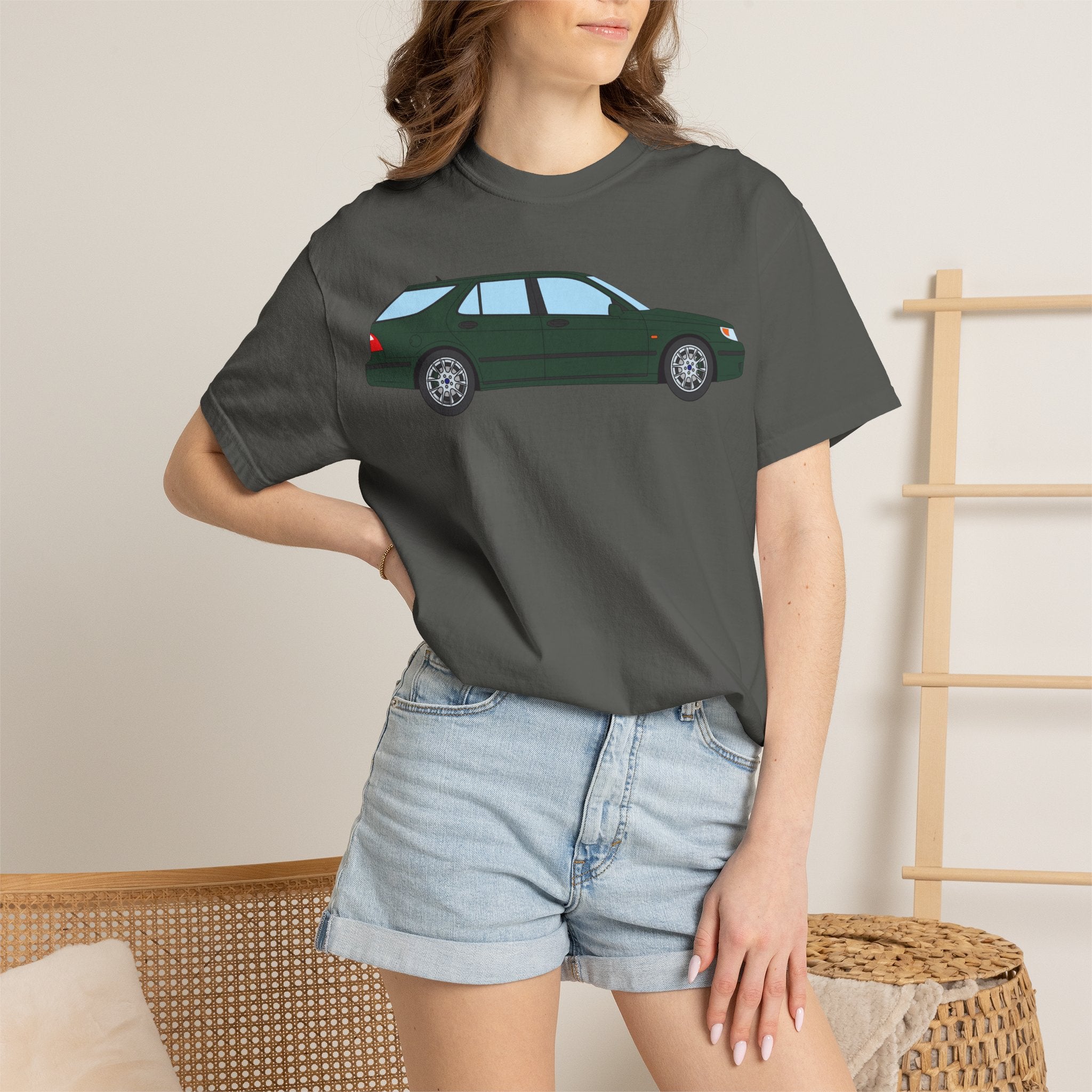 Saab 9-5 OG Aero Wagon Scarabe Green  — T-Shirt — Retro Car Graphic Tee