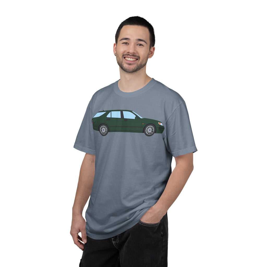Saab 9-5 OG Aero Wagon Scarabe Green  — T-Shirt — Retro Car Graphic Tee