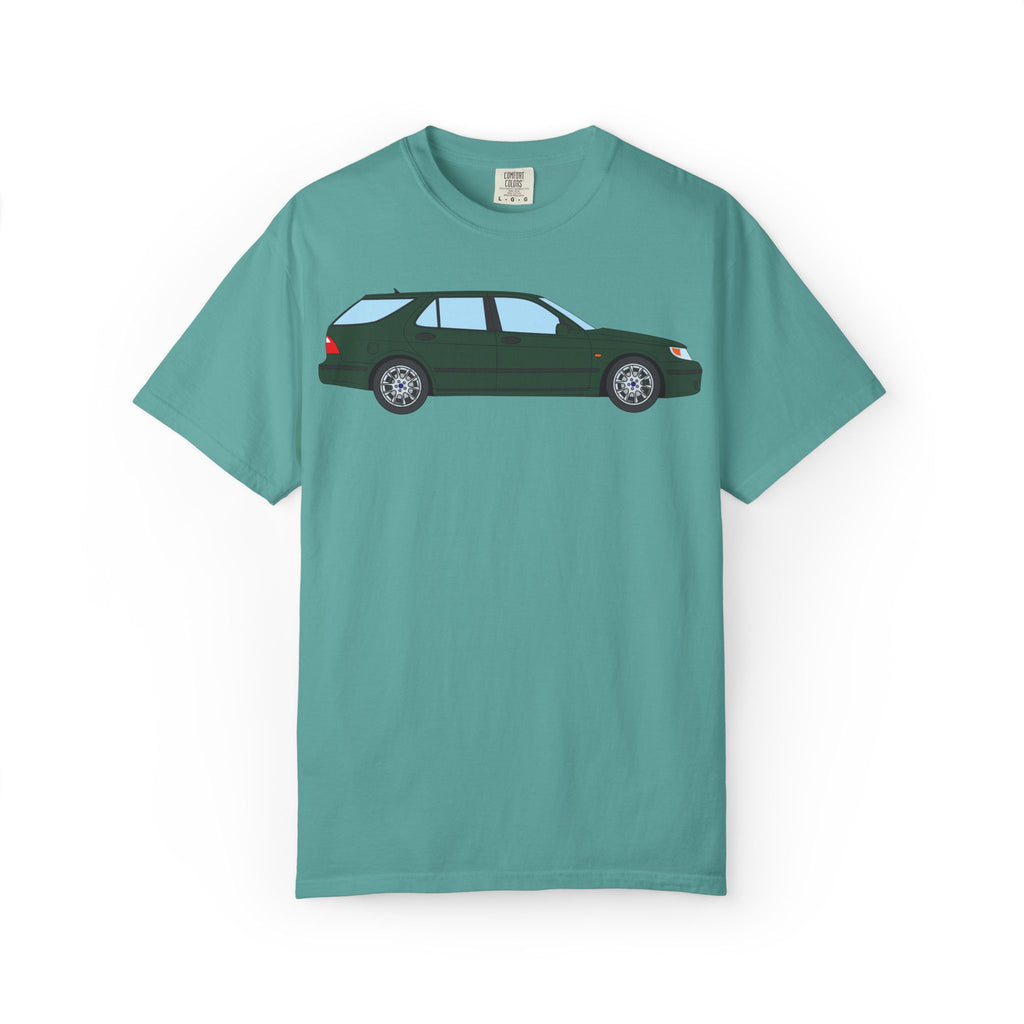 Saab 9-5 OG Aero Wagon Scarabe Green  — T-Shirt — Retro Car Graphic Tee
