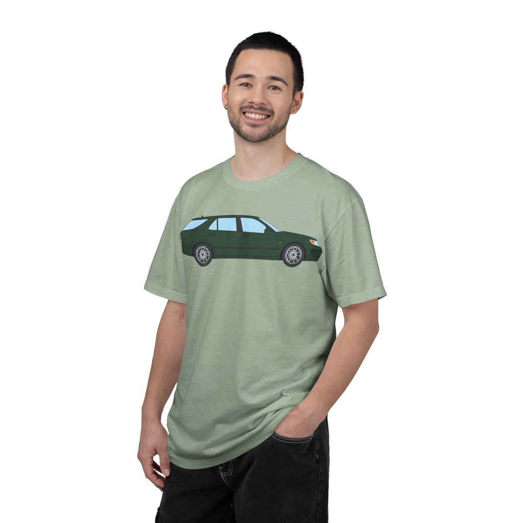 Saab 9-5 OG Aero Wagon Scarabe Green  — T-Shirt — Retro Car Graphic Tee