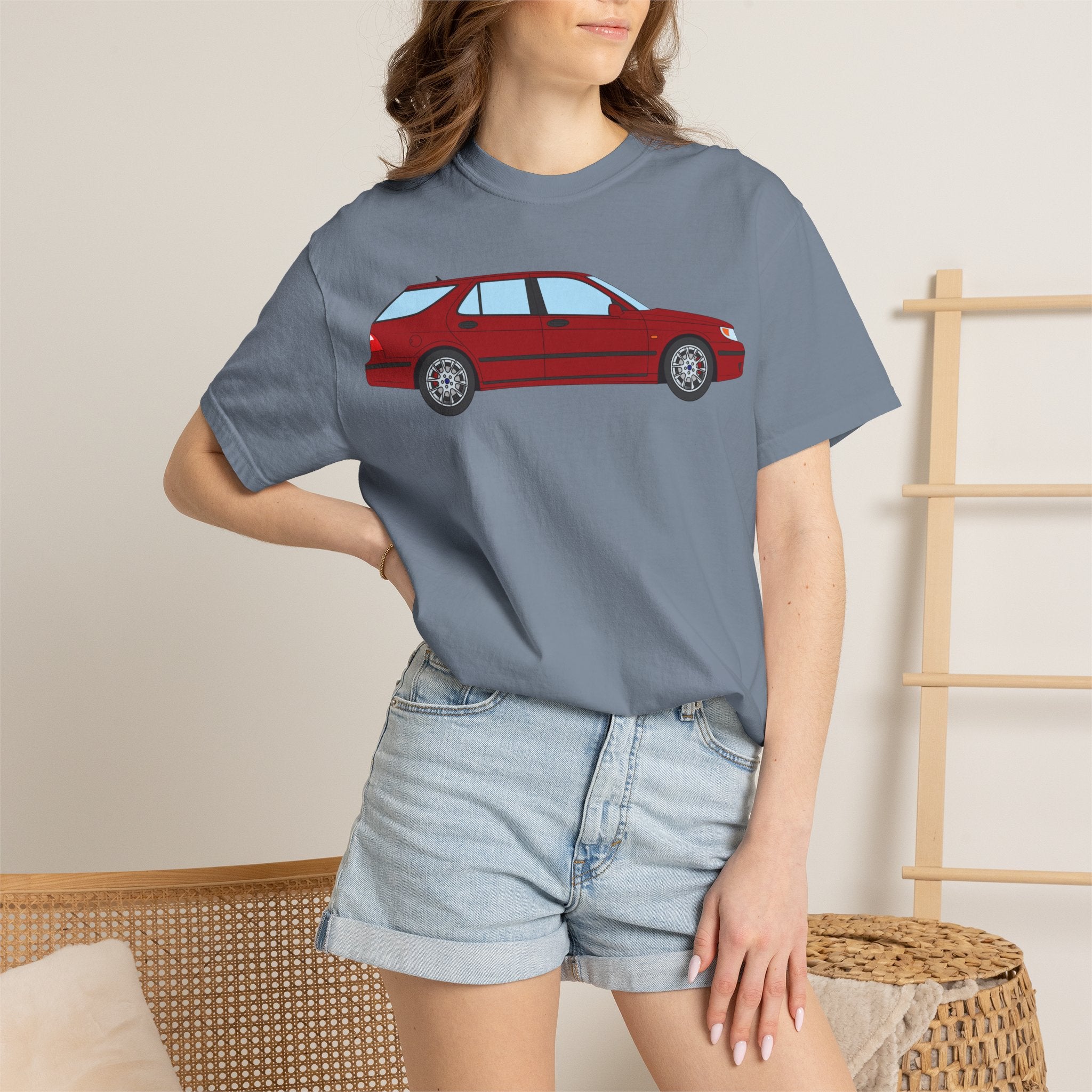 Saab 9-5 OG Aero Wagon Laser Red  — T-Shirt — Retro Car Graphic Tee