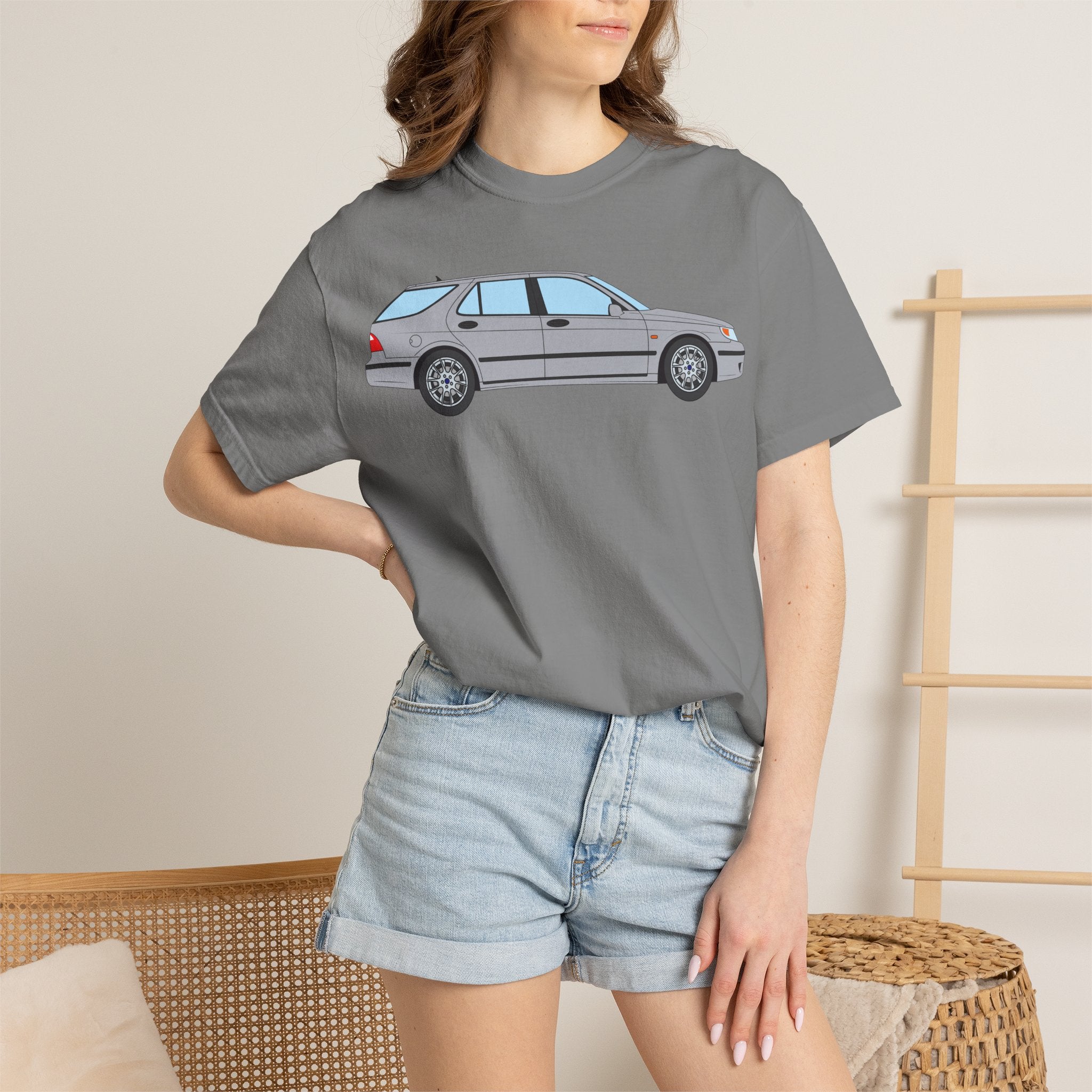 Saab 9-5 OG Aero Wagon Silver Metallic  — T-Shirt — Retro Car Graphic Tee