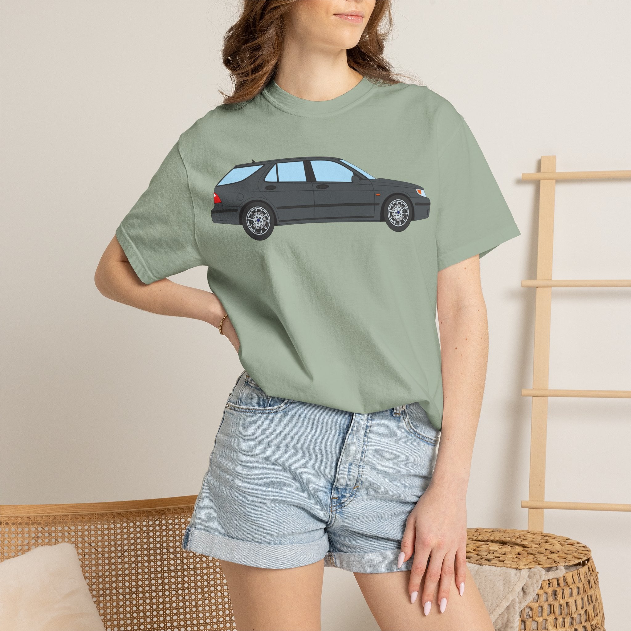 Saab 9-5 OG Aero Wagon Steel Grey  — T-Shirt — Retro Car Graphic Tee