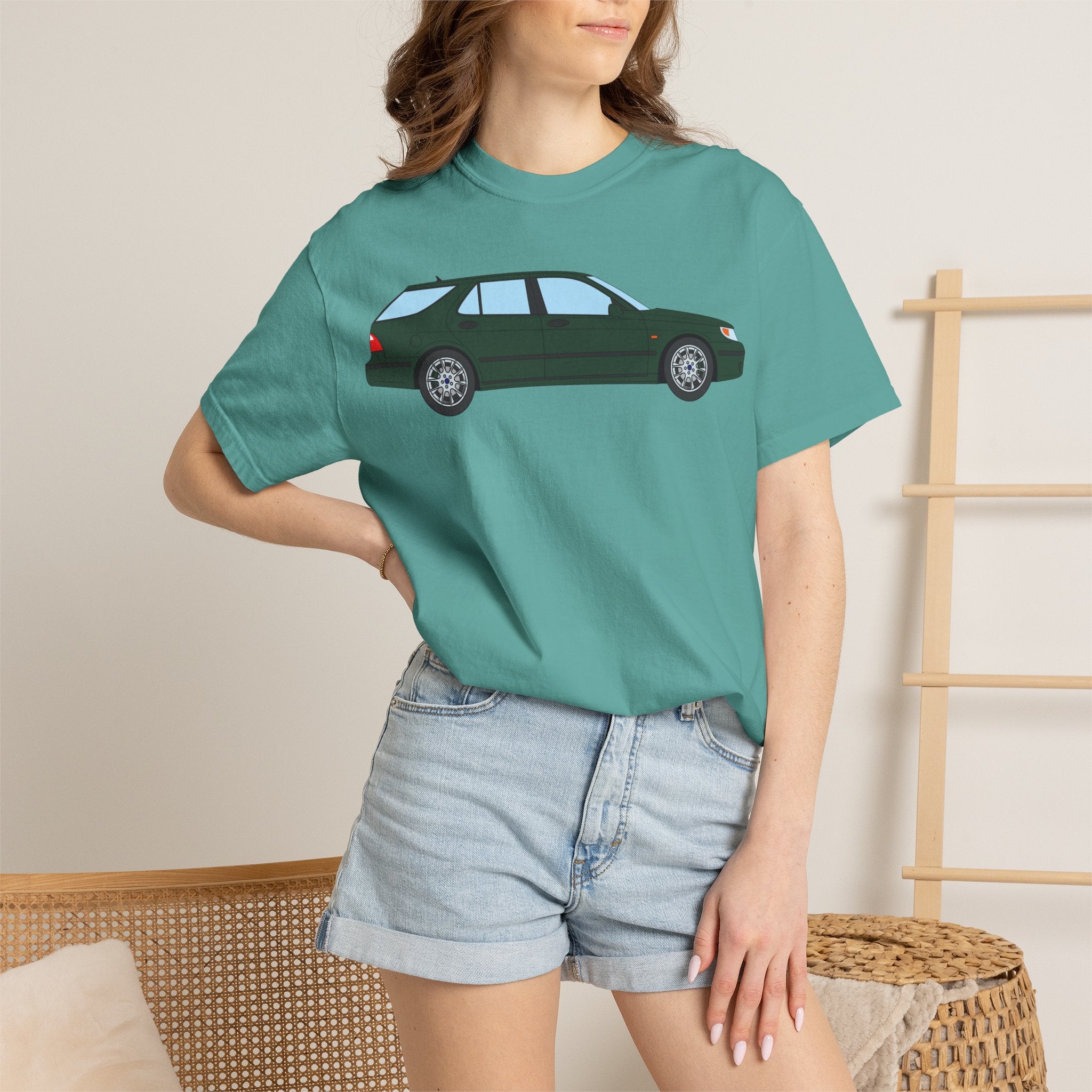 Saab 9-5 OG Aero Wagon Scarabe Green  — T-Shirt — Retro Car Graphic Tee