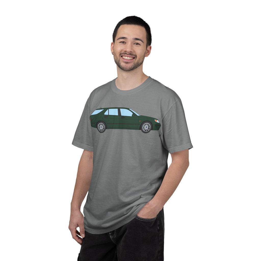 Saab 9-5 OG Aero Wagon Scarabe Green  — T-Shirt — Retro Car Graphic Tee