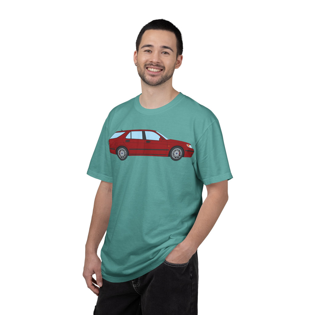 Saab 9-5 OG Aero Wagon Laser Red  — T-Shirt — Retro Car Graphic Tee
